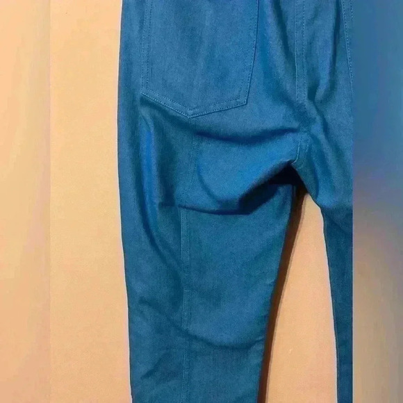 ST. John Blue Mid-Rise Skinny Leg Cropped Jeans USA
Size 6 - Picture 3 of 8